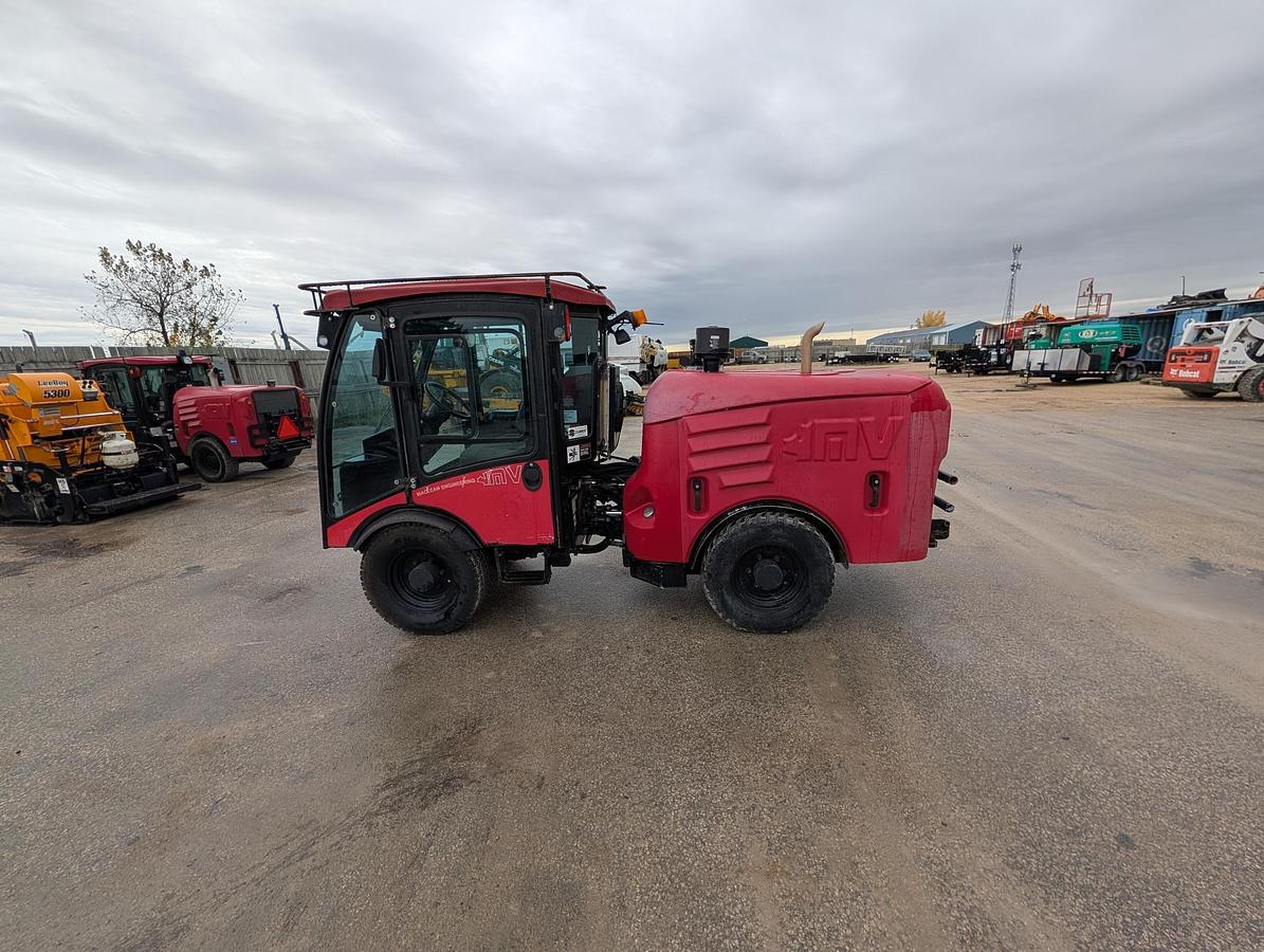 Used 2016 Maclean Engineering MV4 Sidewalk Tractor
