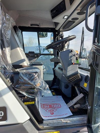 Refurbished RAVO Compact Street Vacuum Street Sweeper