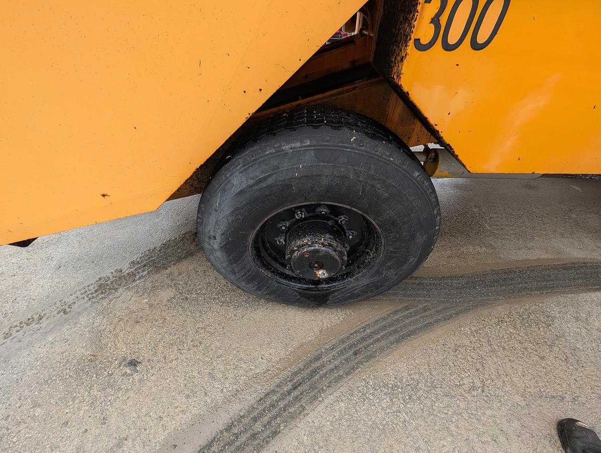 Used 2004 Rosco SPR-HH Chip Spreader