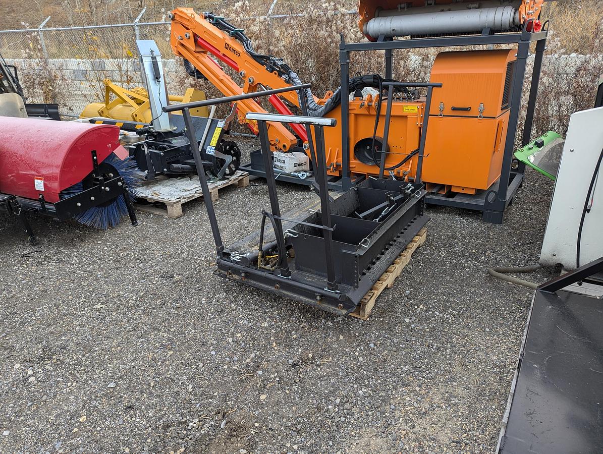 Used Mastic Drag Box (4ft Wide)