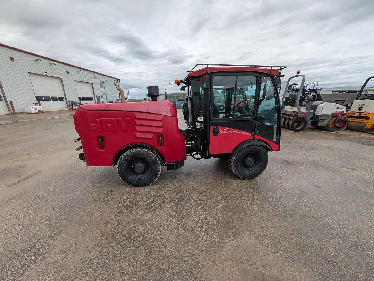 Used 2016 Maclean Engineering MV4 Sidewalk Tractor