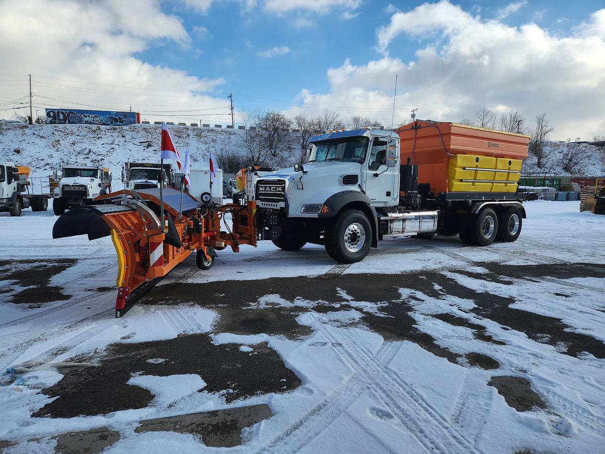 Used Demo Mack / Rasco Plow and Spreader Truck