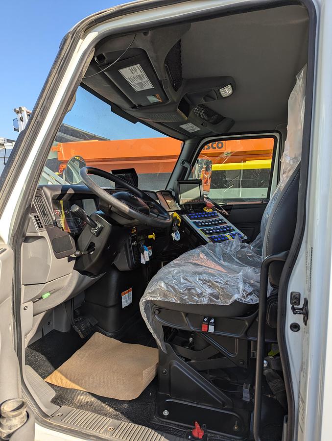 Used Demo / Used - 2024 Schwarze M6 Avalanche Mechanical Broom Sweeper (single engine)