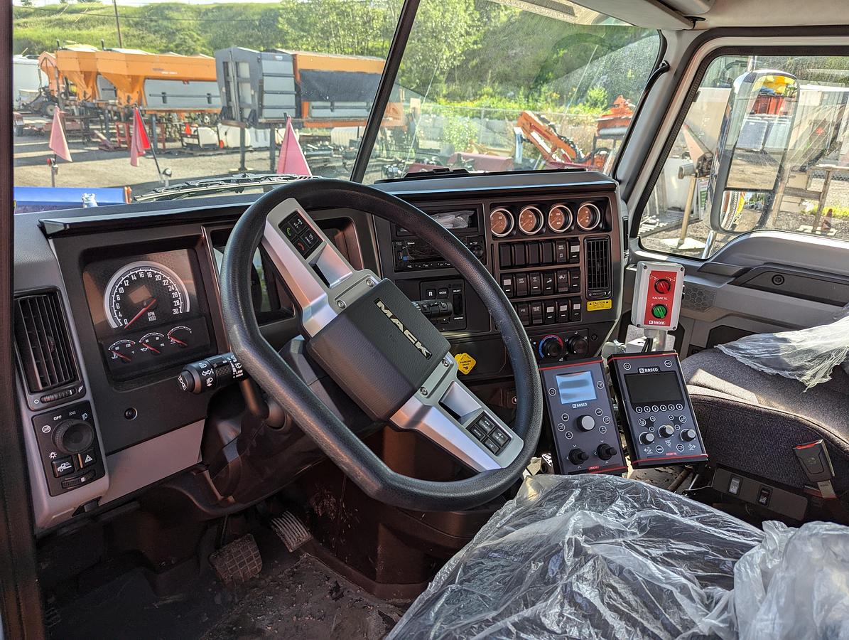 Used Demo Mack / Rasco Plow and Spreader Truck