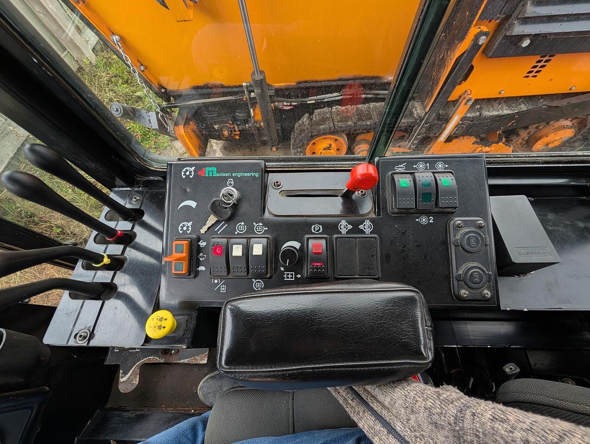 Used 2016 Maclean Engineering MV4 Sidewalk Tractor