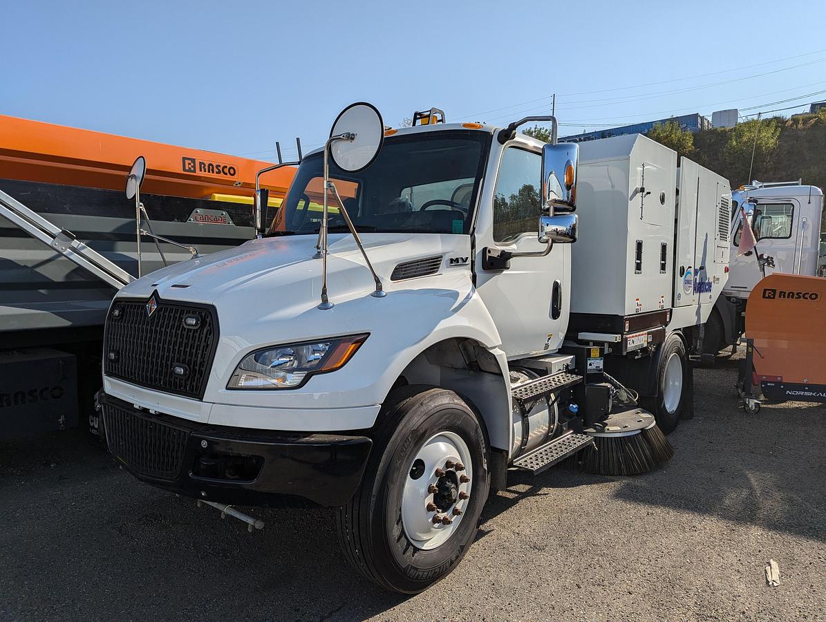 Used Demo / Used - 2024 Schwarze M6 Avalanche Mechanical Broom Sweeper (single engine)