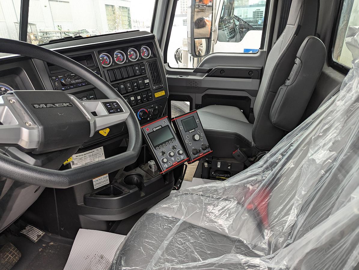 Used Demo Mack / Rasco Plow and Spreader Truck