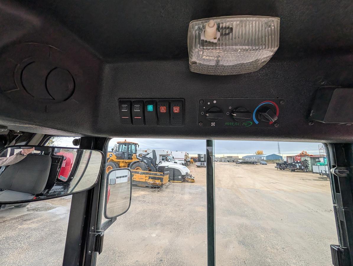 Used 2016 Maclean Engineering MV4 Sidewalk Tractor