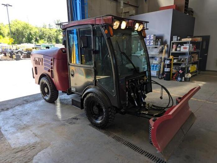 Used 2022 Maclean MV5 Tractor with Plow