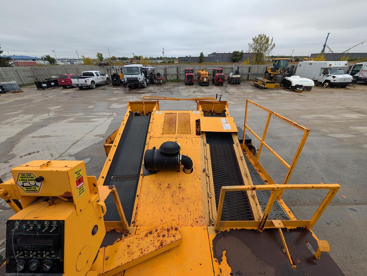 Used 2004 Rosco SPR-HH Chip Spreader