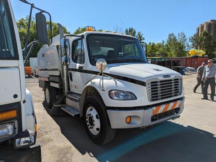 Used 2013 Elgin Eagle Sweeper on Freightliner Chassis