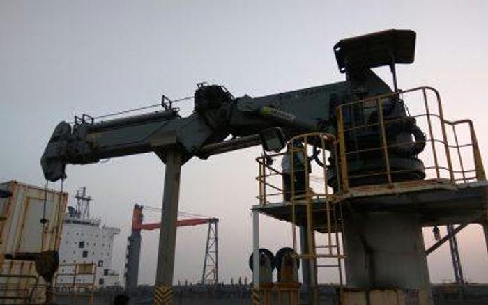 Used HS Marine 325 / 15 HE2 marine crane.