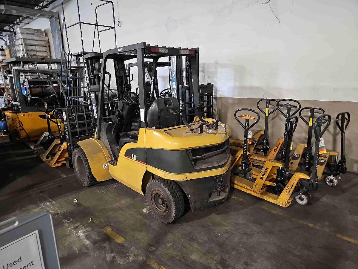 Used 2004 CAT 2C6000