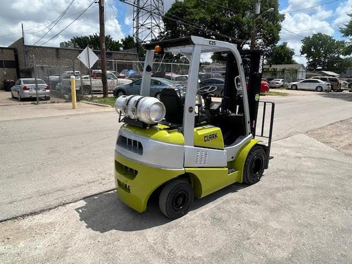 Used 2017 CLARK C25L