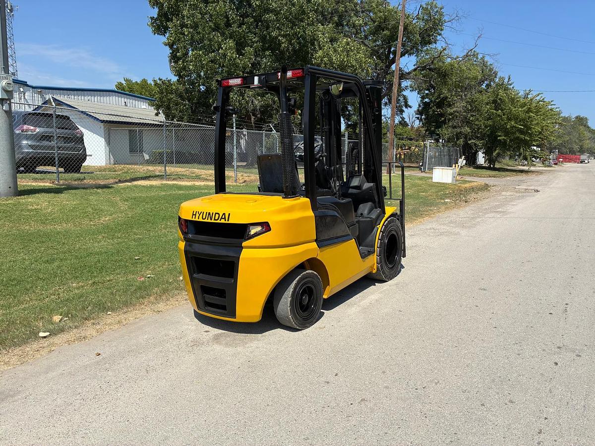 Used 2022 HYUNDAI 30D-9