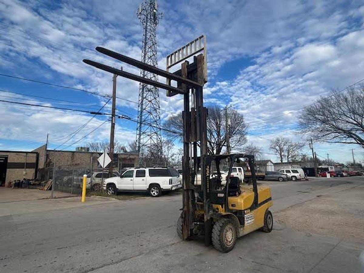 Used 2015 Yale GDP110VXNTGE086  11,000LBS