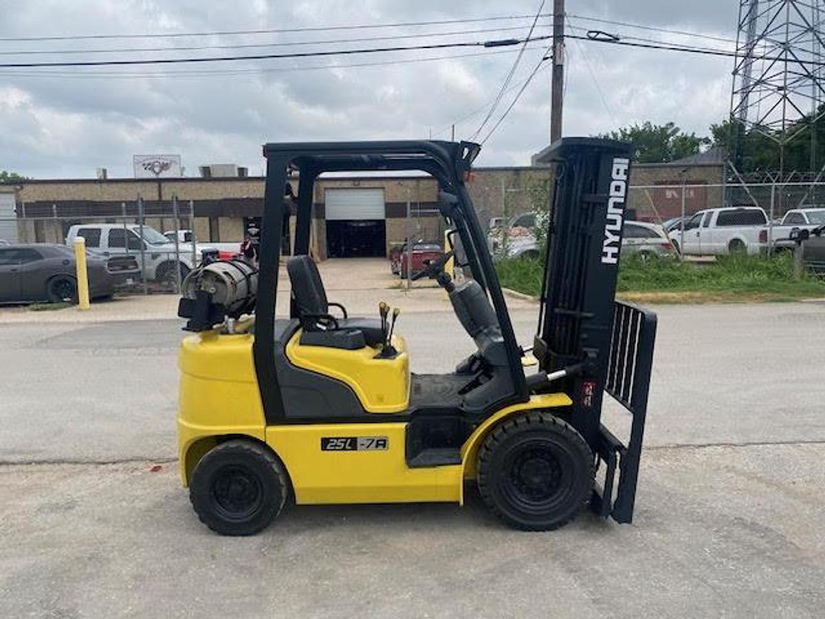 Used 2020 Hyundai 25L-7A