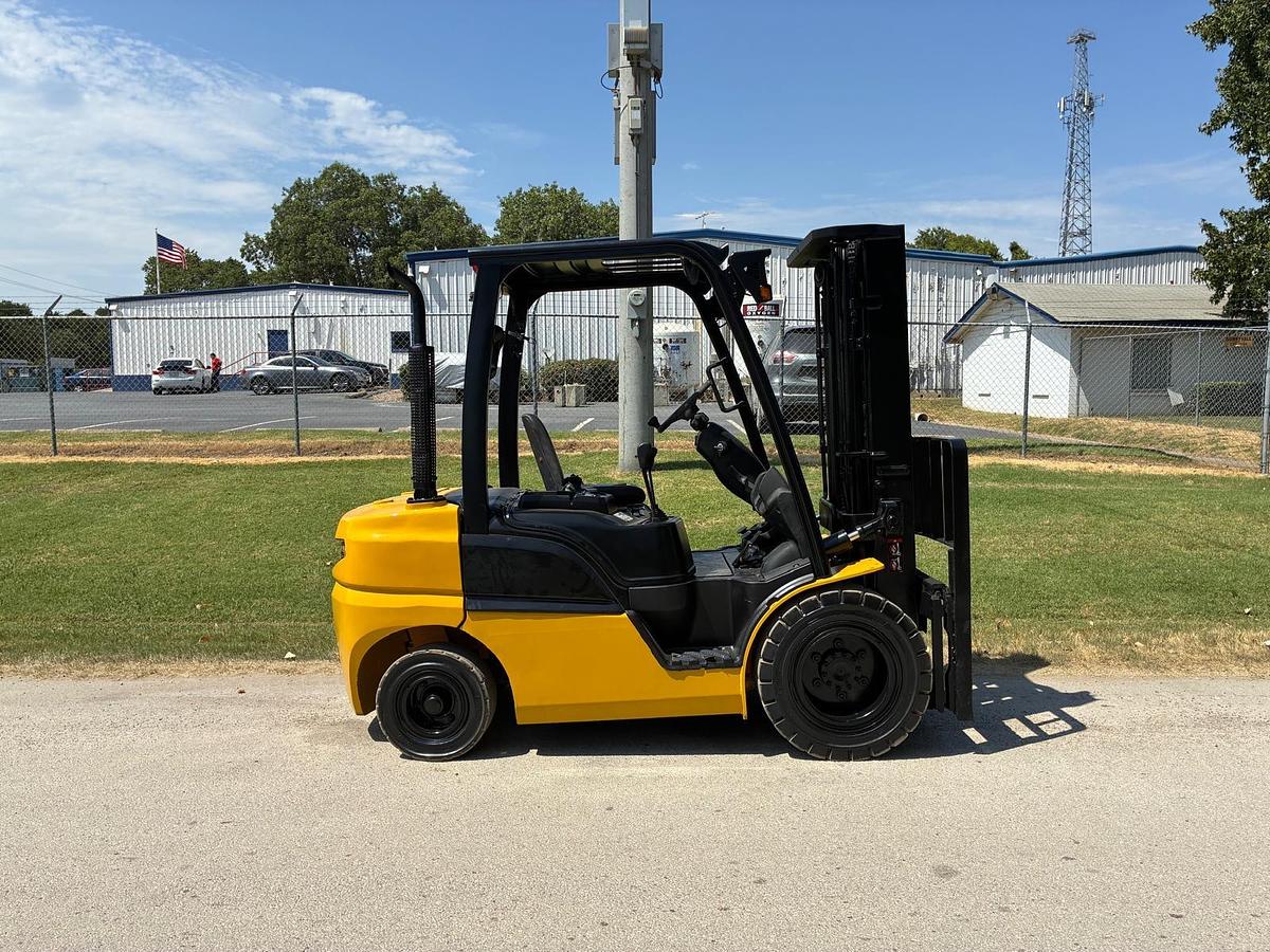 Used 2022 HYUNDAI 30D-9