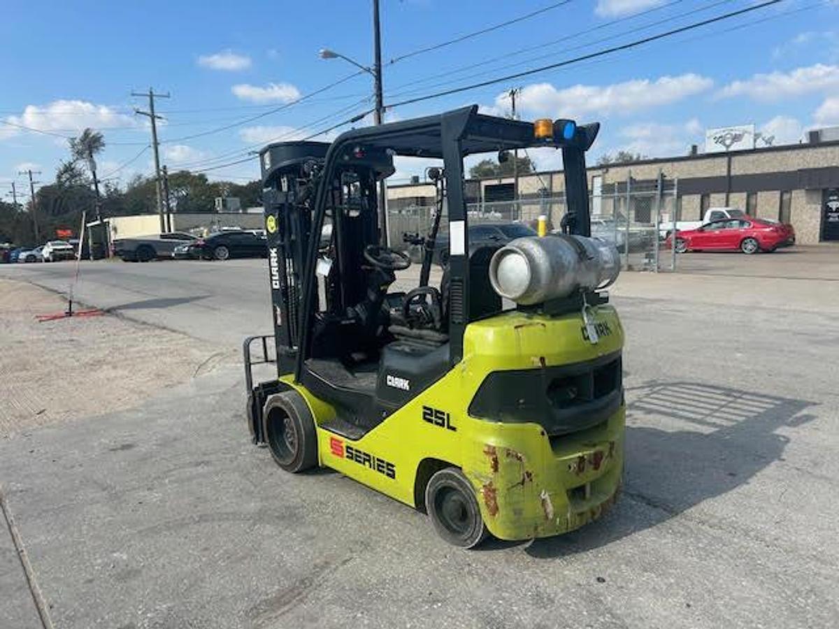 Used 2021 CLARK S25CL