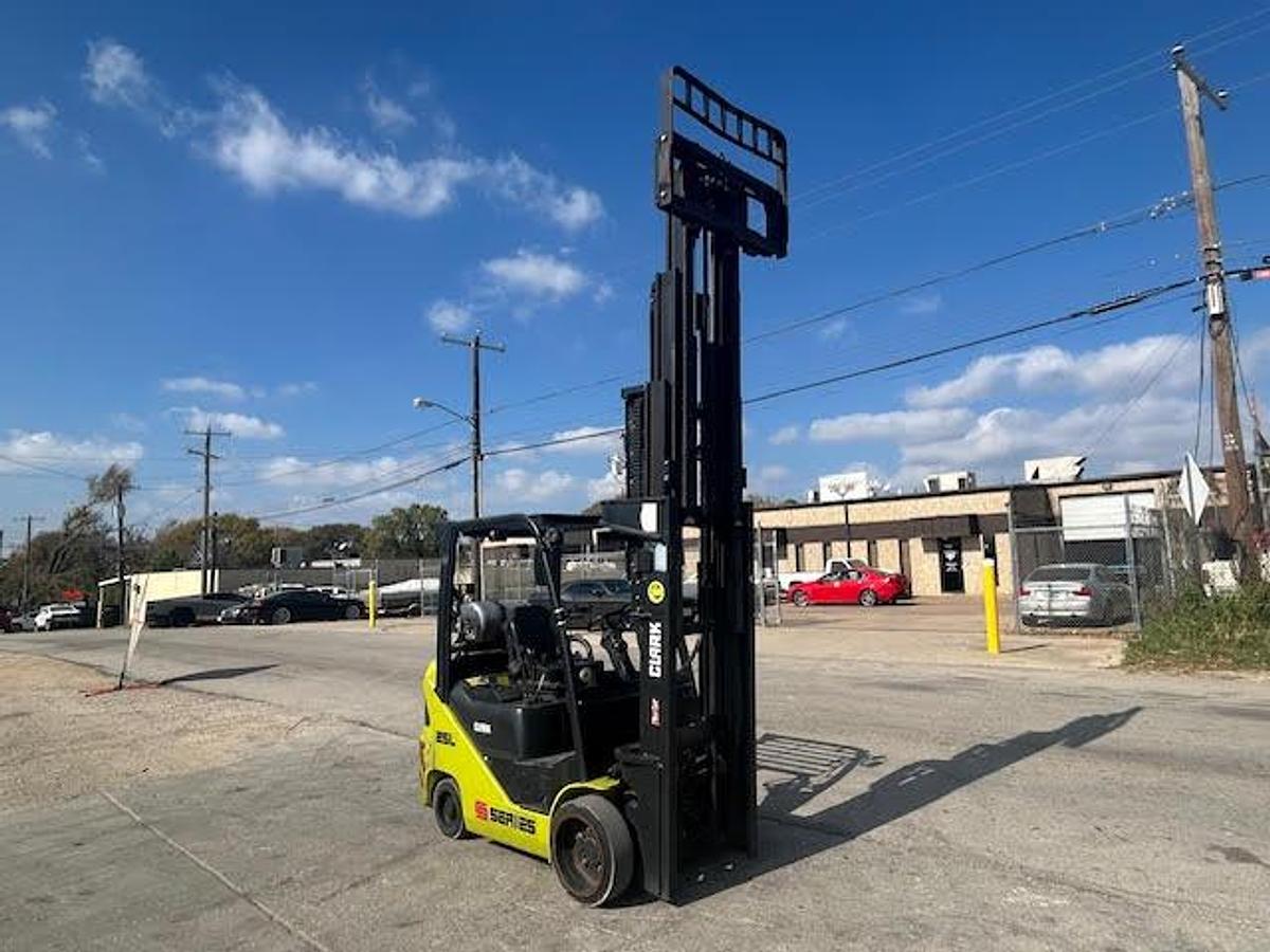 Used 2021 CLARK S25CL