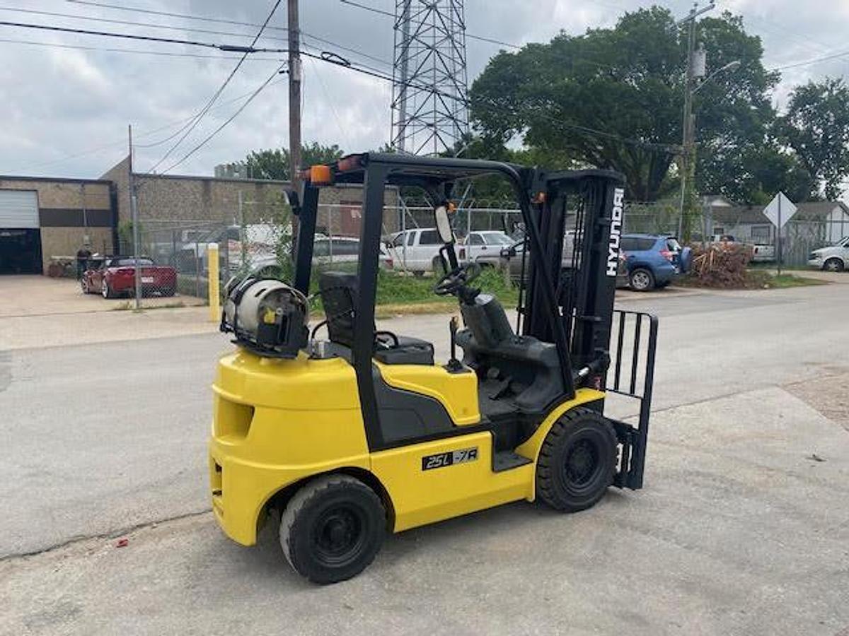 Used 2020 Hyundai 25L-7A