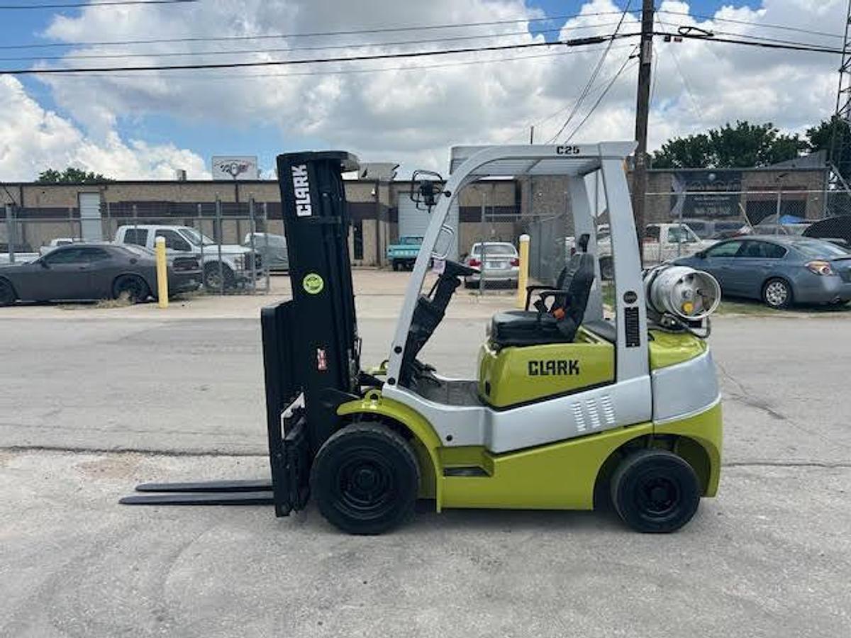 Used 2017 CLARK C25L