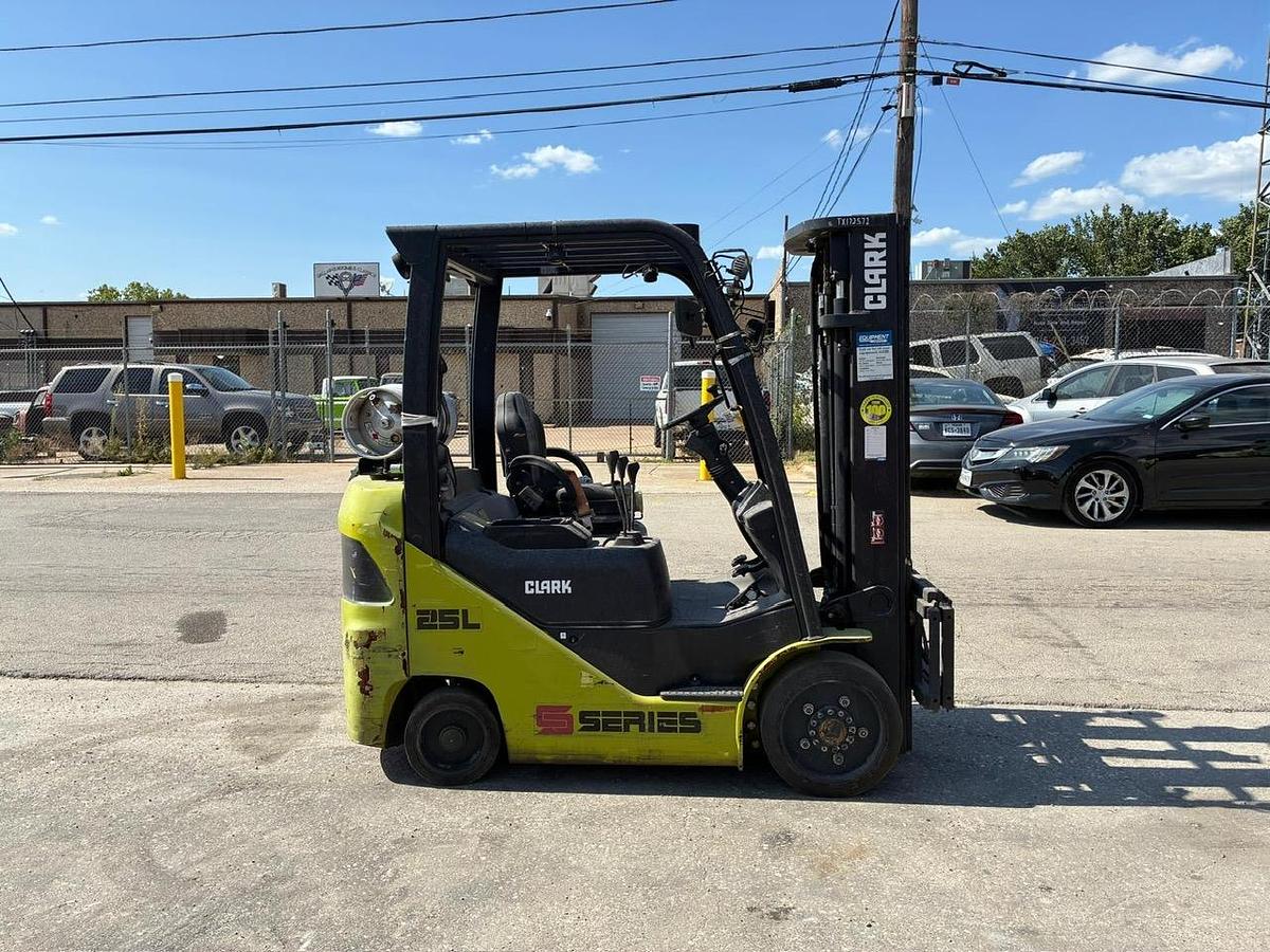 Used 2021 CLARK S25CL