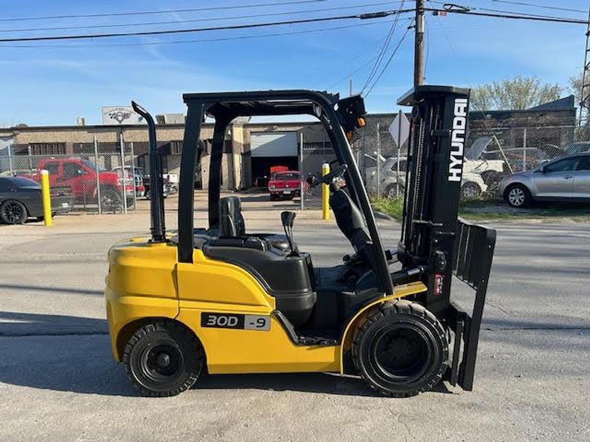 Used 2016 Hyundai 30D-9