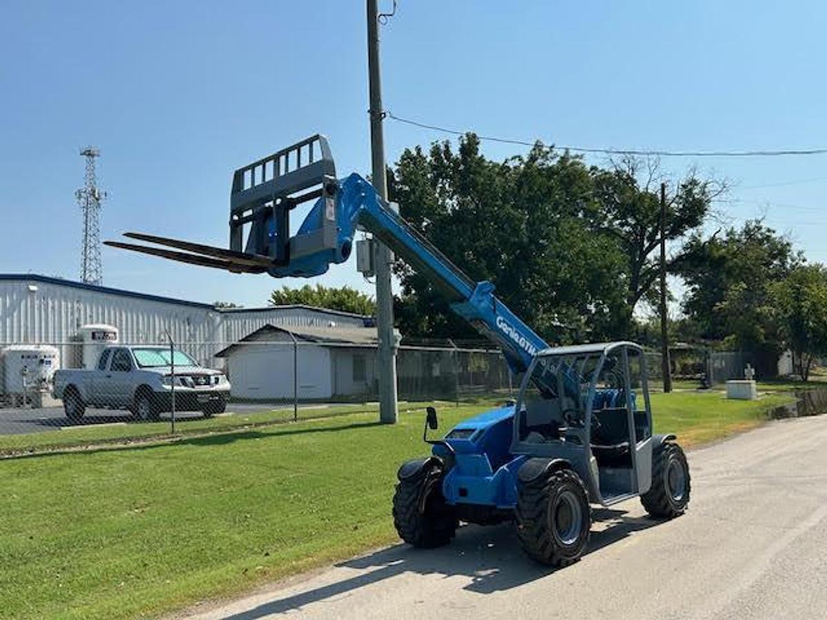 Used 2014 Genie GTH-5519