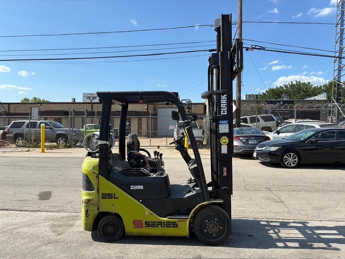 Used 2021 CLARK S25CL