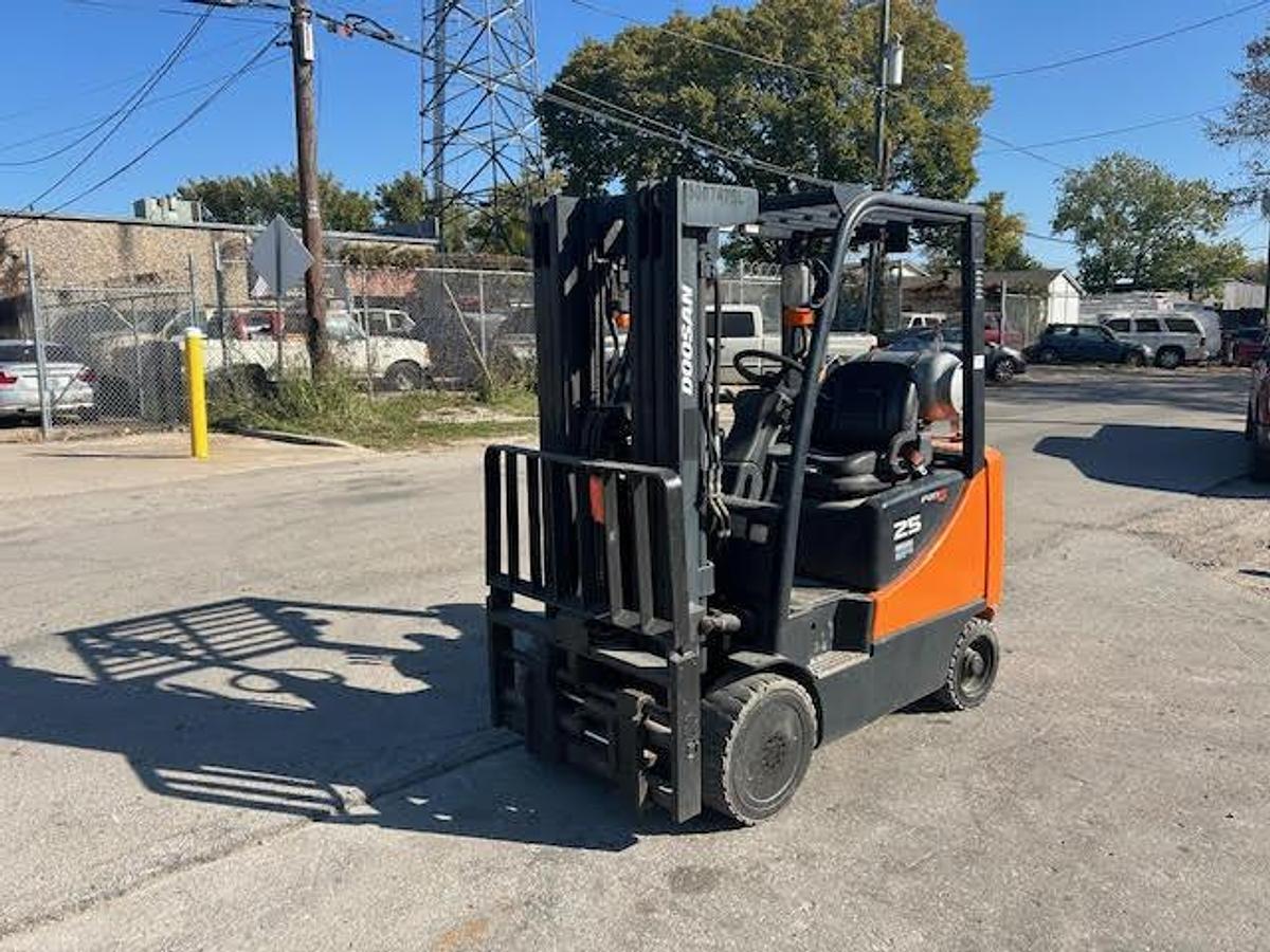 Used 2011 Doosan GC25E-5