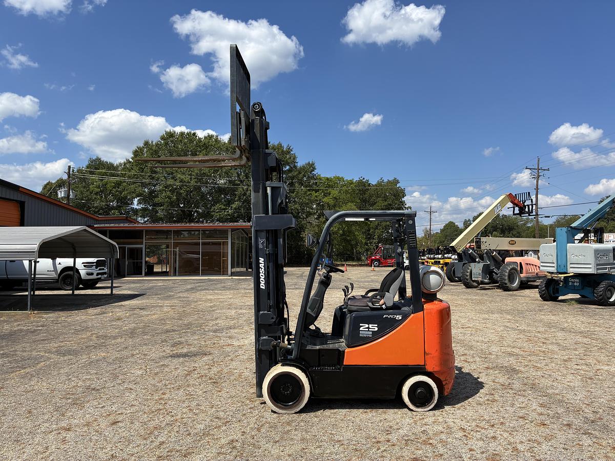 Used 2012 Doosan GC25P-5