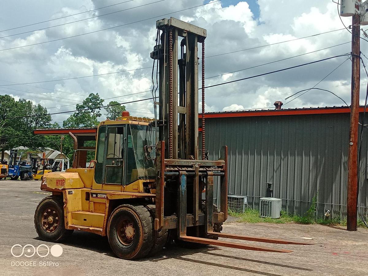 Used 2000 CAT DP135