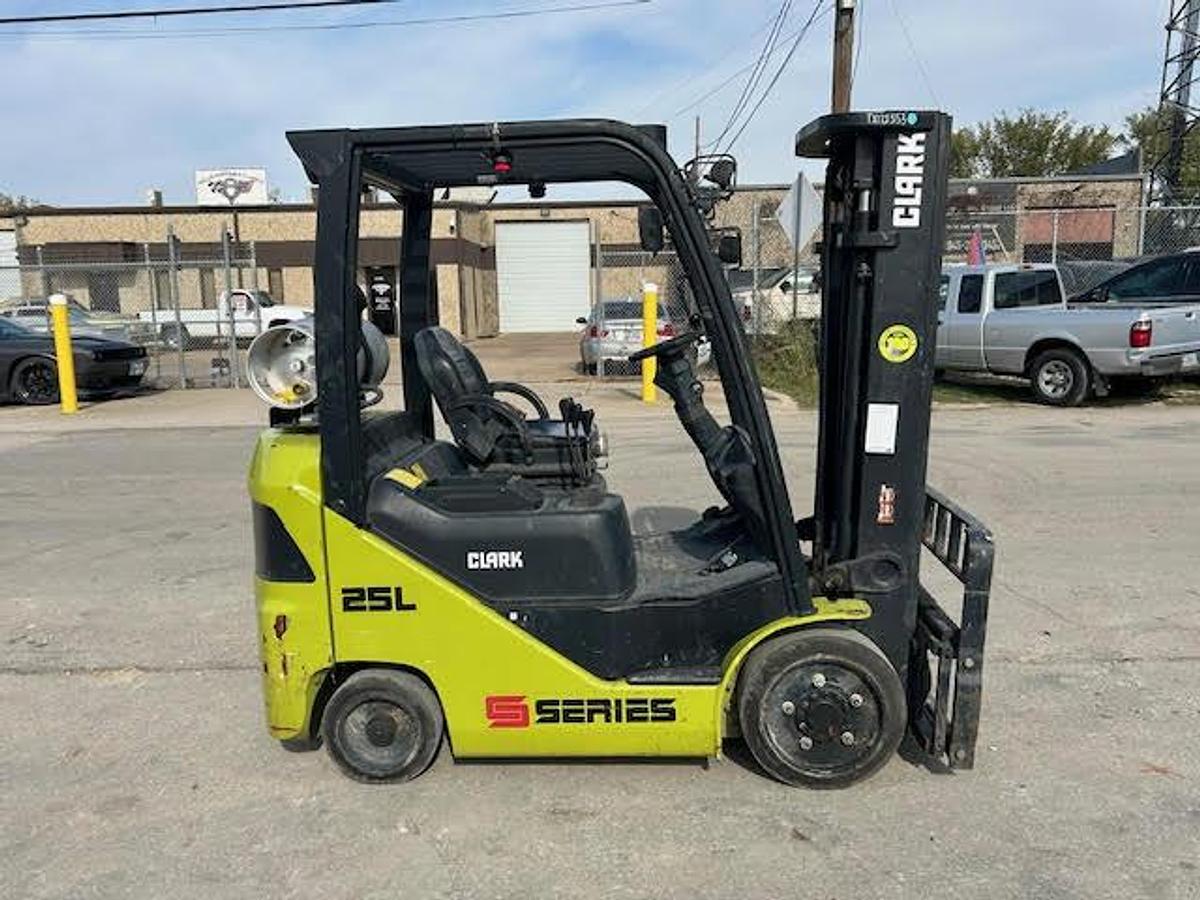 Used 2021 CLARK S25CL