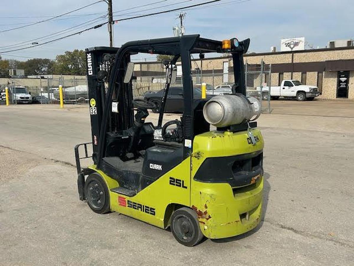 Used 2021 CLARK S25CL