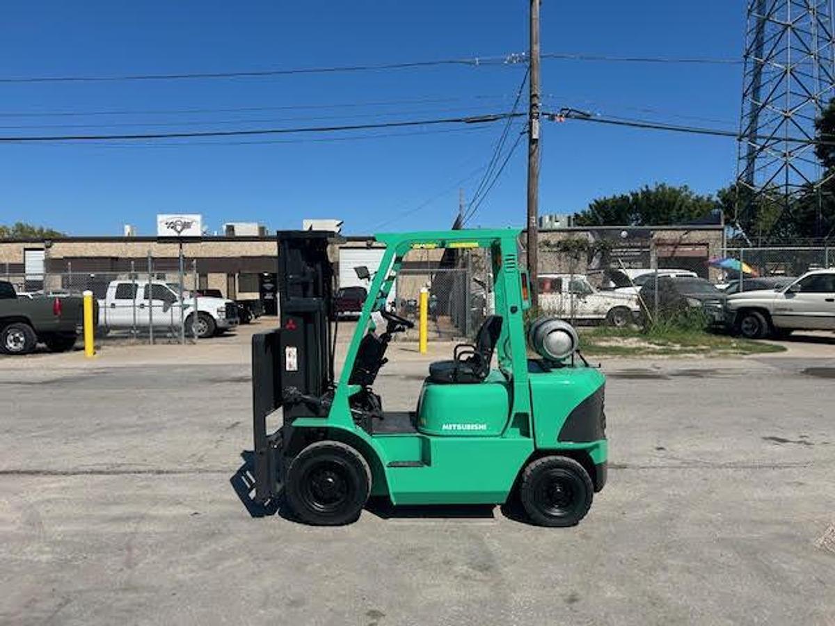 Used 2000 Mitsubishi FG25K