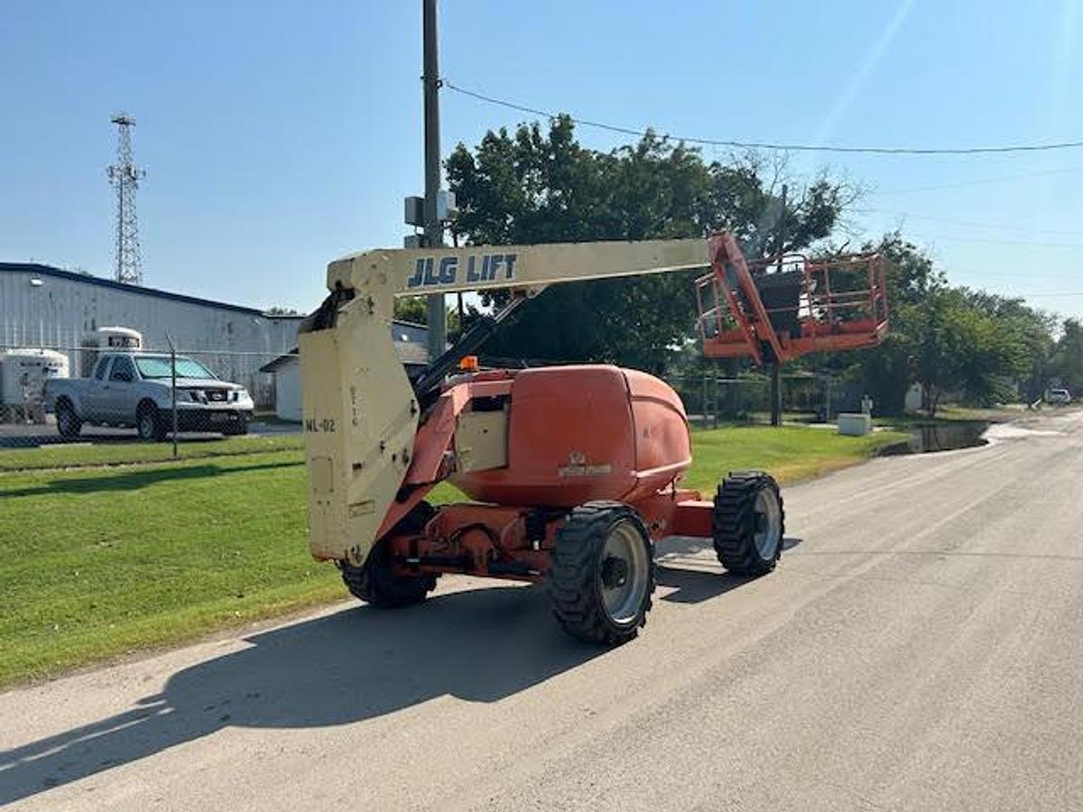 Used 2011 JLG 600AJ
