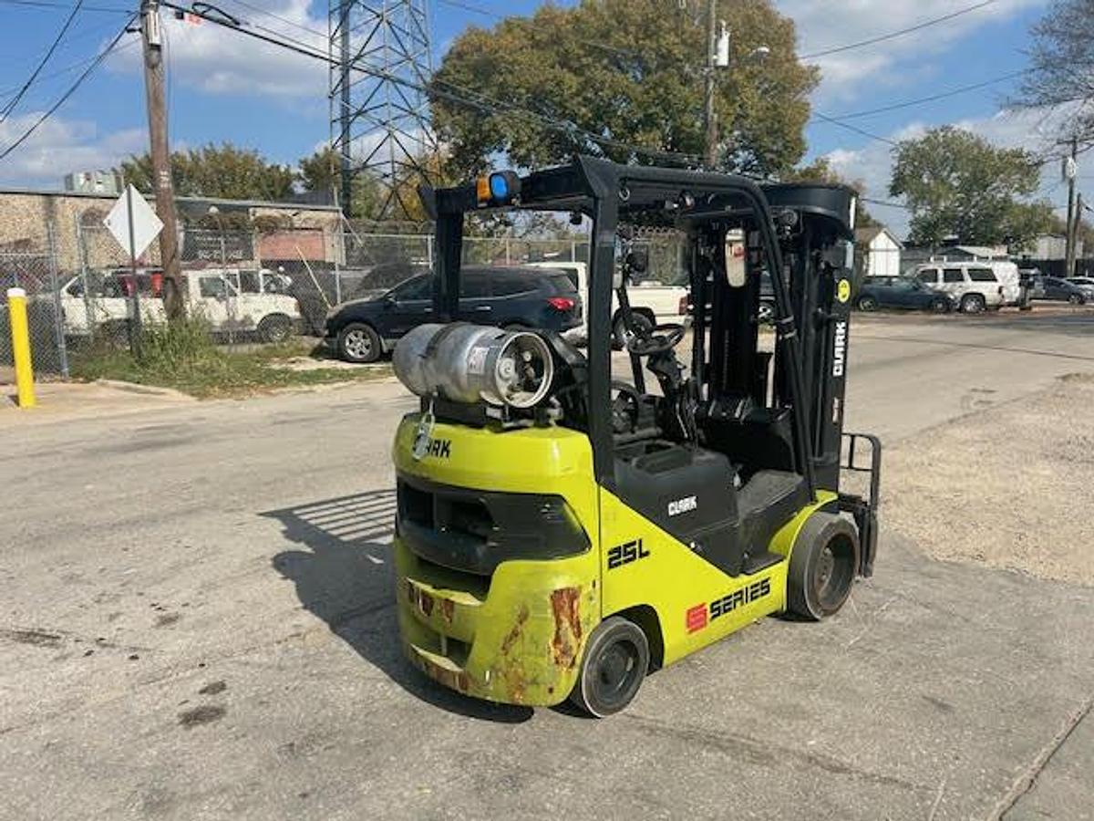 Used 2021 CLARK S25CL