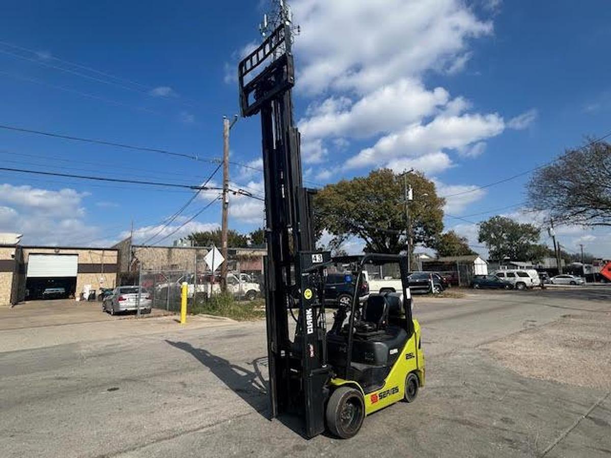 Used 2021 CLARK S25CL