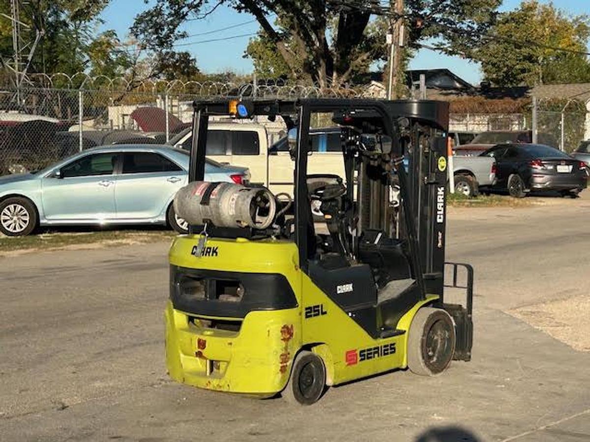 Used 2020 CLARK S25CL