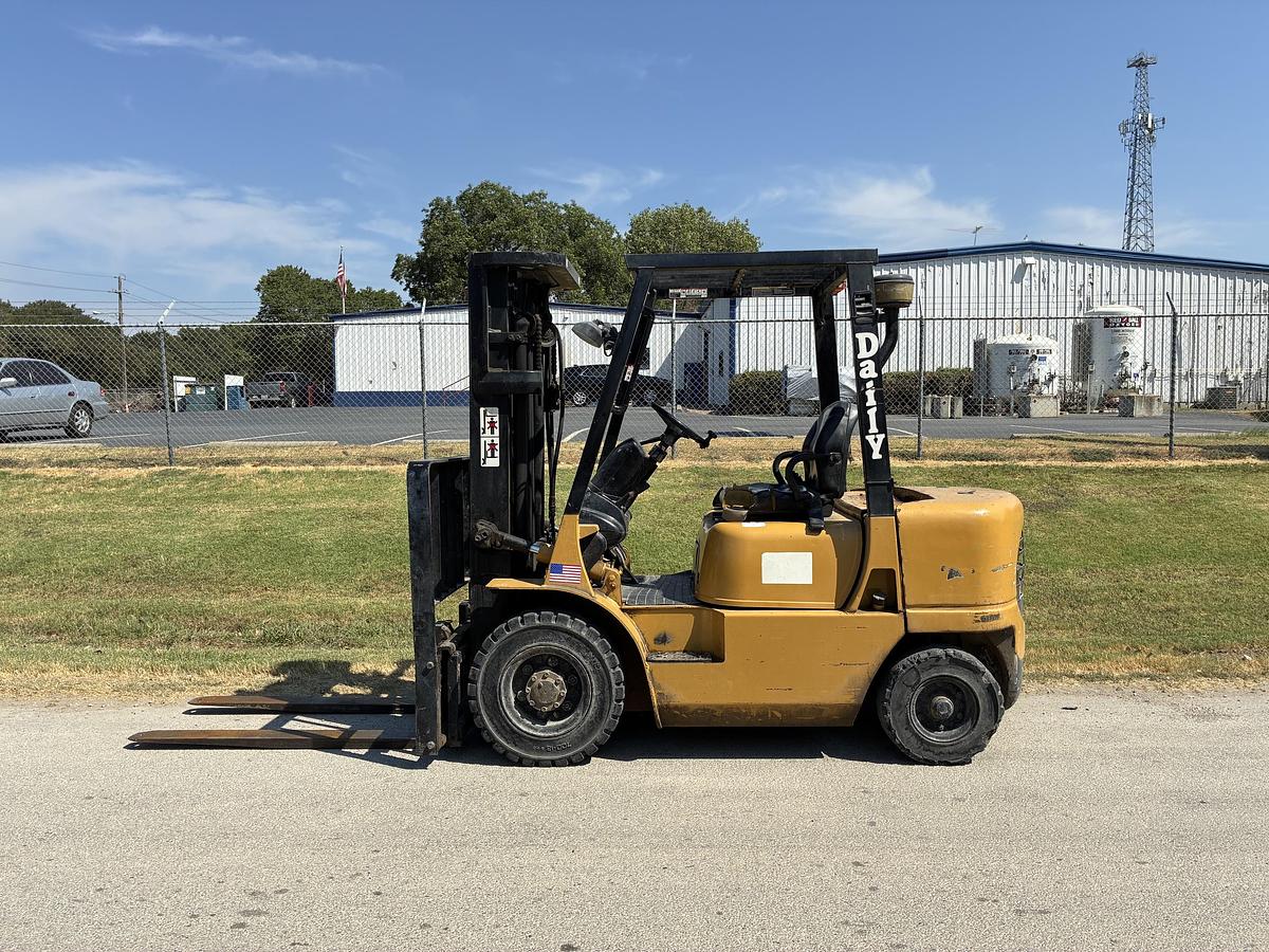 Used 2001 CAT DP25K