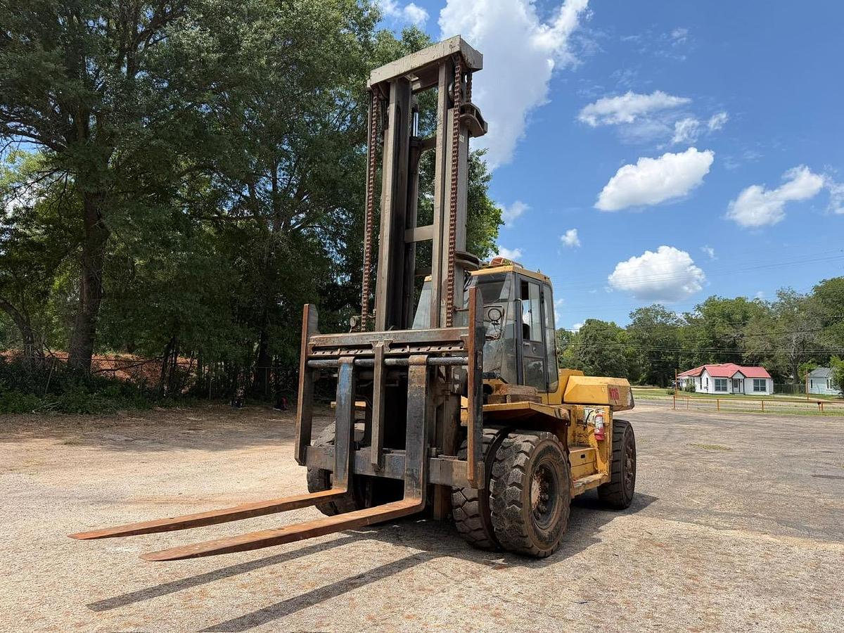 Used 2000 CAT DP135