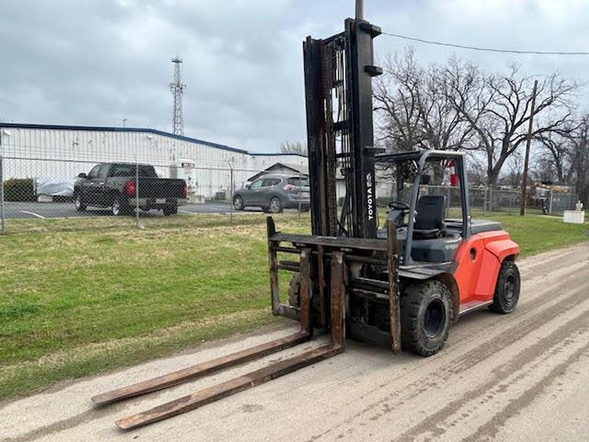 Used 2015 Toyota 8FD70U