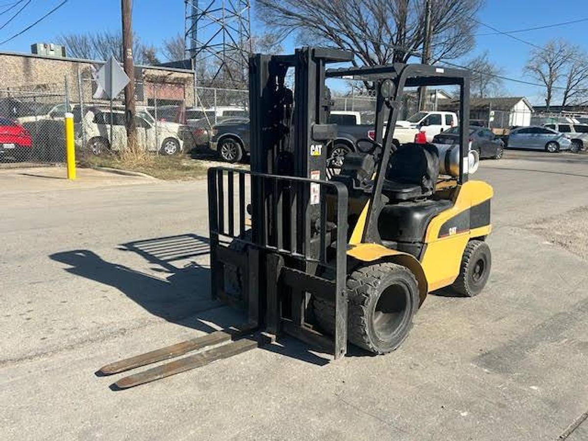 Used 2004 CAT 2C6000  6000LBS