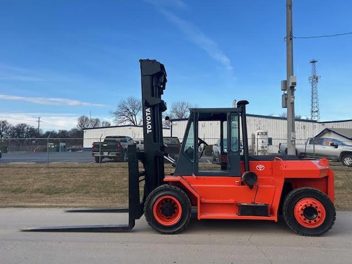 Used TOYOTA T28000 28,000LBS 