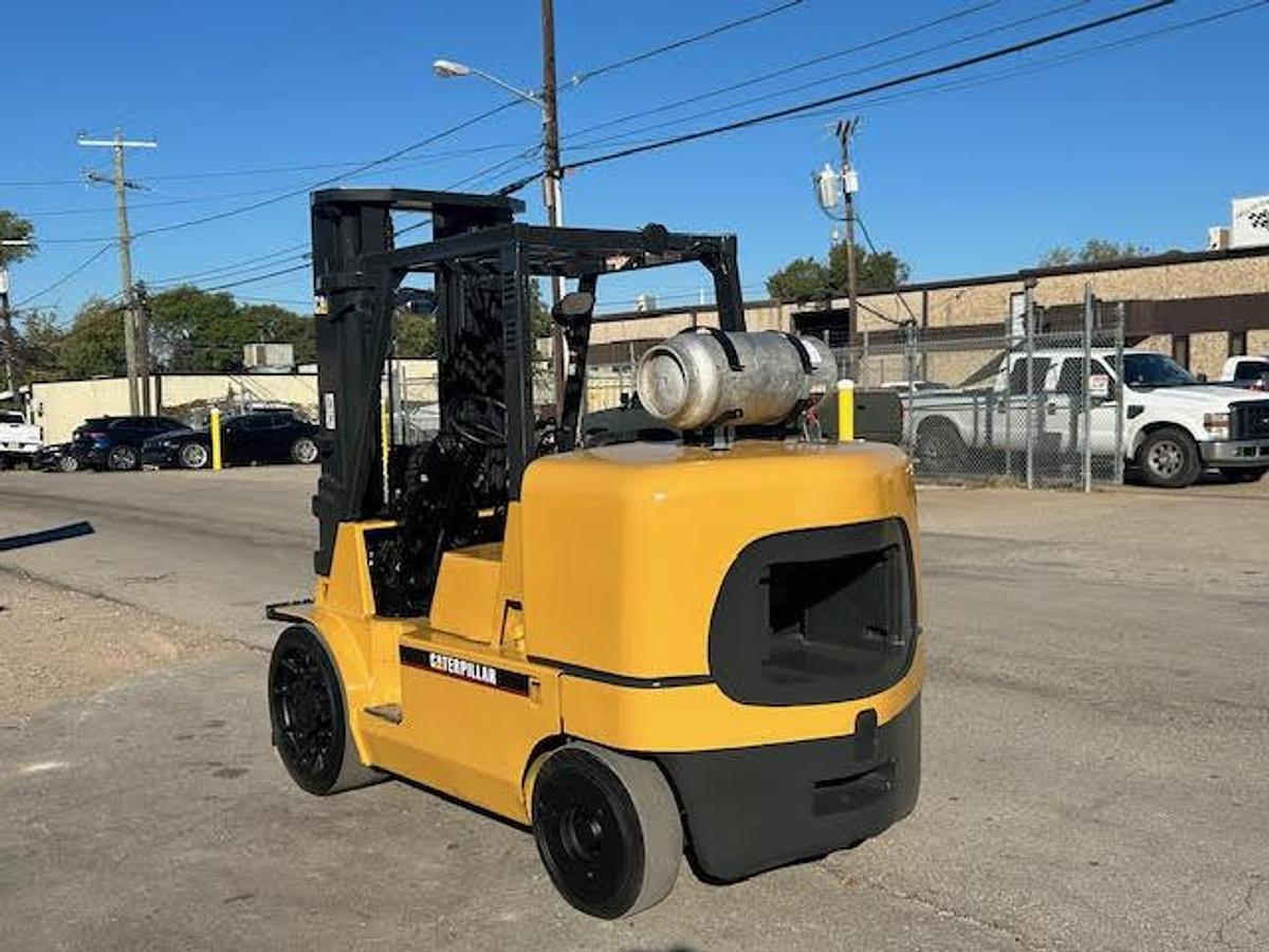 Used 2006 CAT GC70K1