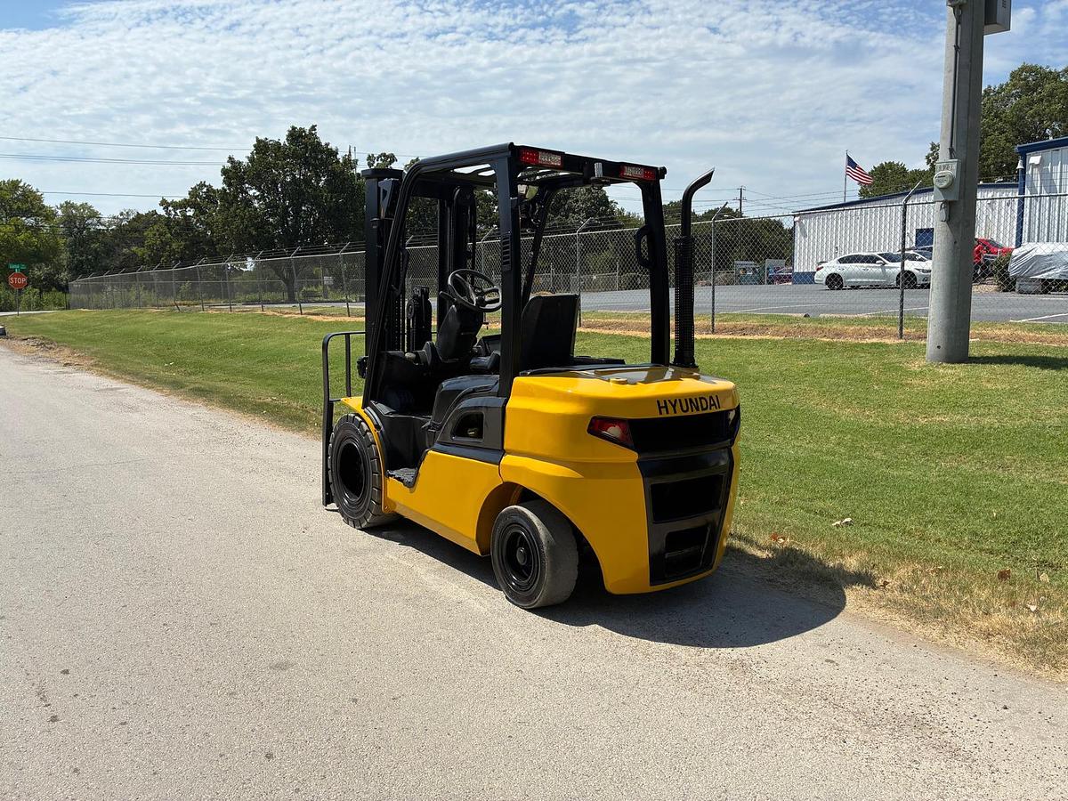 Used 2022 HYUNDAI 30D-9