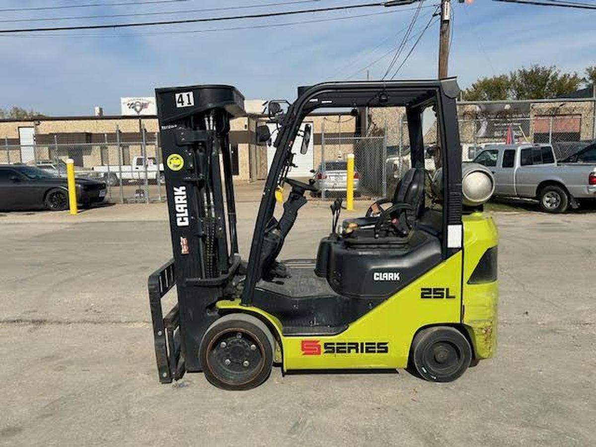 Used 2021 CLARK S25CL