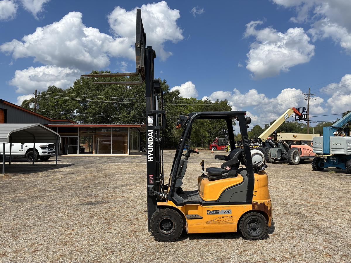 Used 2016 Hyundai 15LC-7M