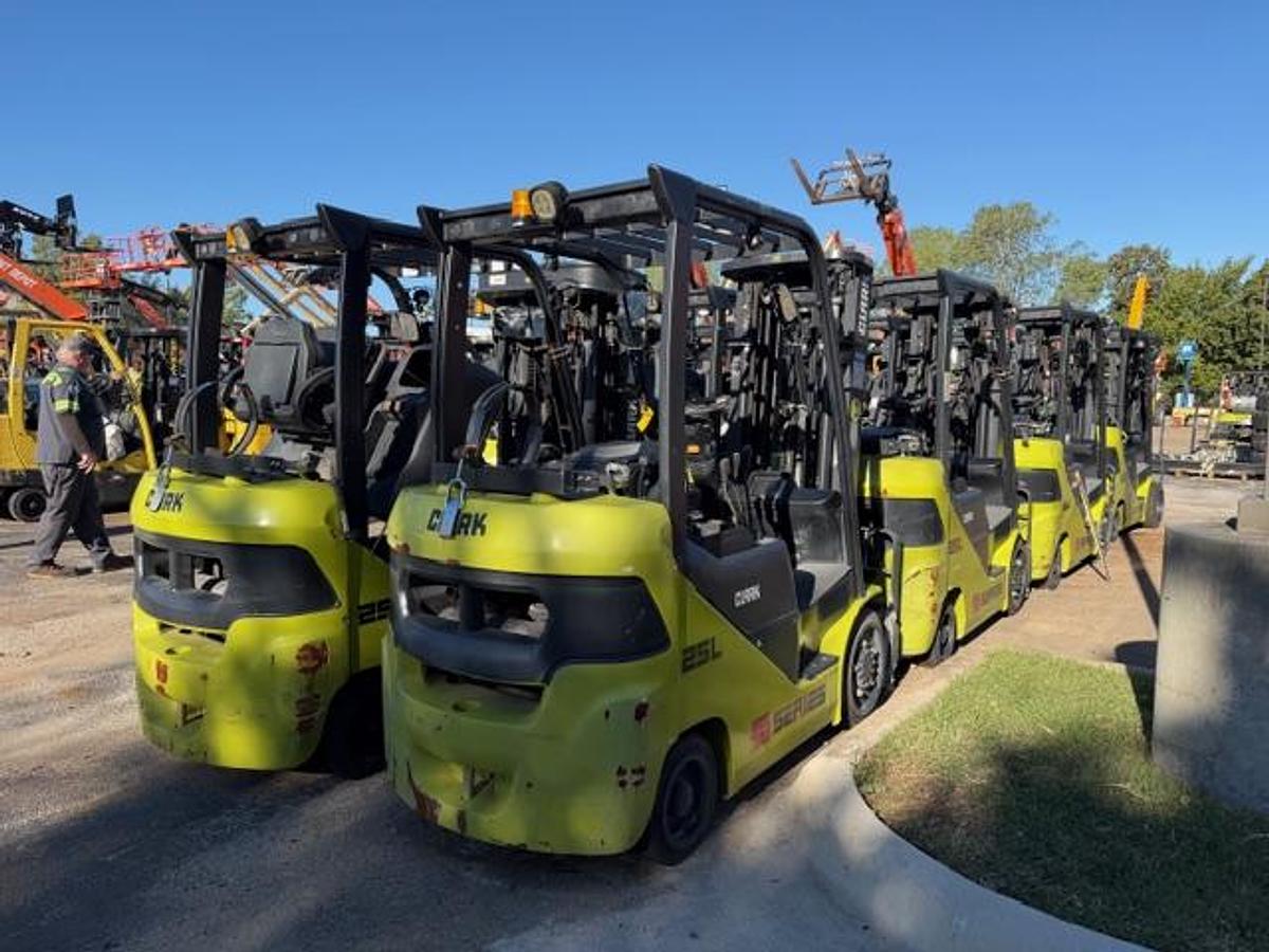 Used 2019 CLARK S25CL